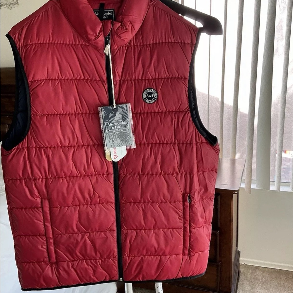 Abercrombie & Fitch Men's Red Puffer Vest